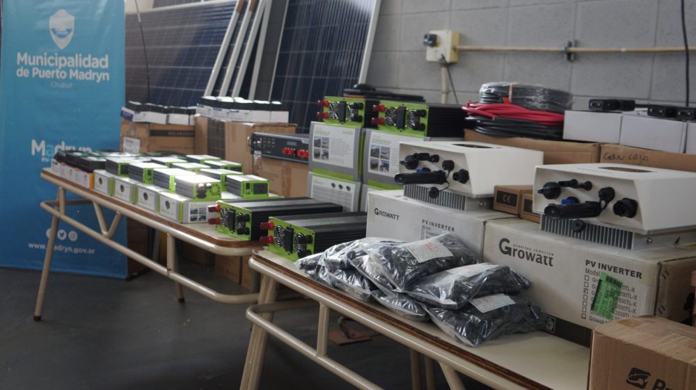 Entrega de Kits Solares Educativos
