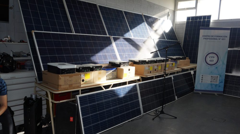 Entrega de Kits Solares Educativos